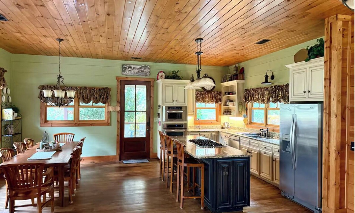 Lakemont Cabin | Lake Rabun Mountain Retreat