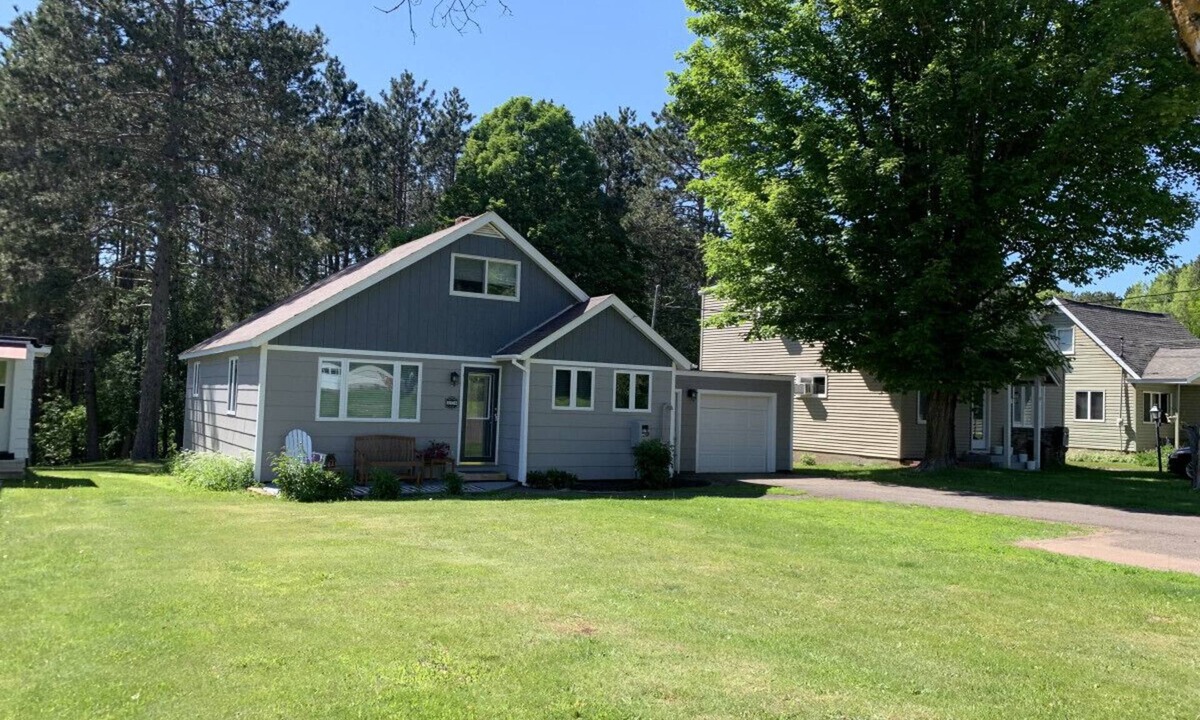 Ironwood House | Lake Rd Abode-Game Rm-Close to Trails/Lakes/Waterfalls/SpringTime Getaway Value