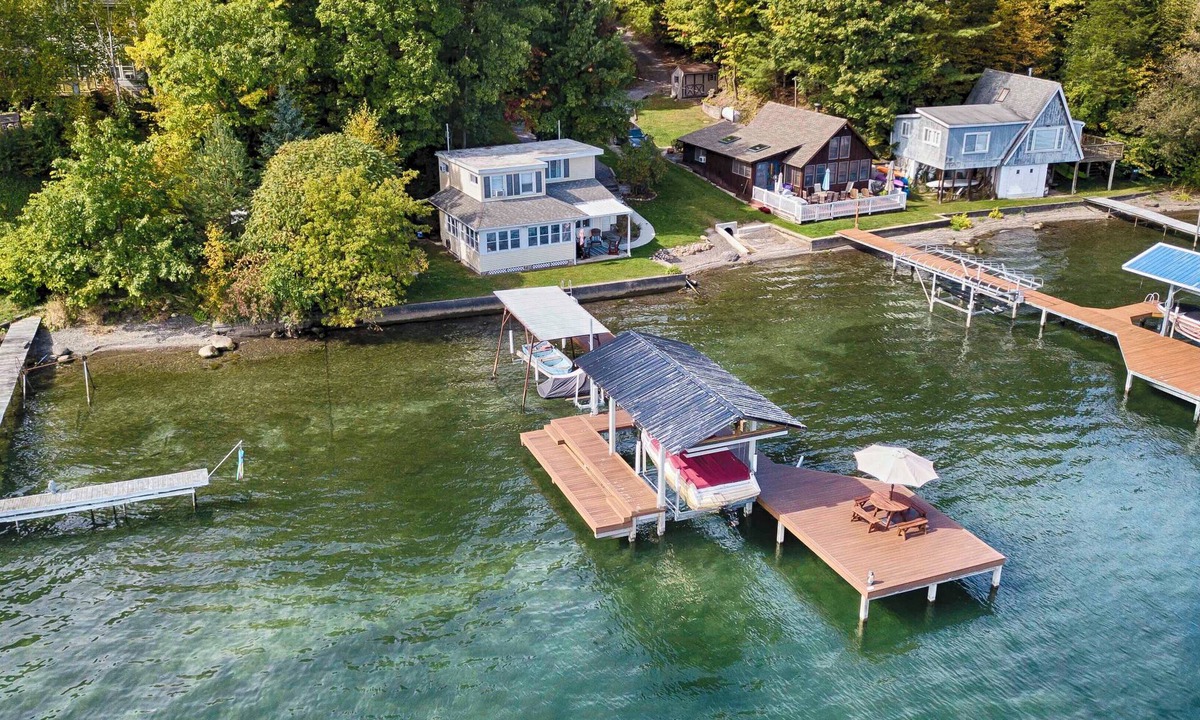 Town of Milo House | Lake Reflections: Family Friendly Retreat!