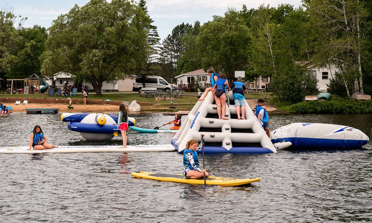 Rumely Cottage | Lake Retreat - Aquapark, Boats, Playground, Scooters, Sports & Games - Cottage 2