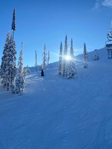 Ponder Point House | Lake Room