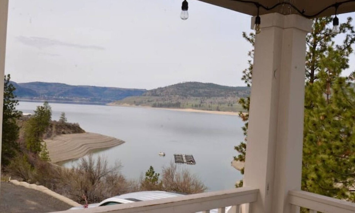 Davenport House | Lake Roosevelt Home w/Beach Access