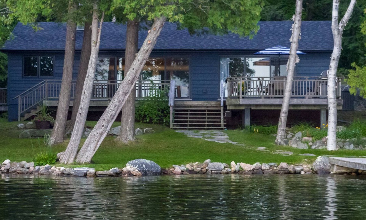 Minett Cottage | Lake Rosseau - Rare, Flat double lot with breathtaking South West views.