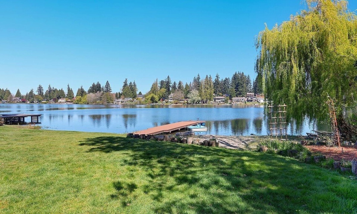 Picnic Point-North Lynnwood House | Lake Serene Beachfront, Lower- Level Unit