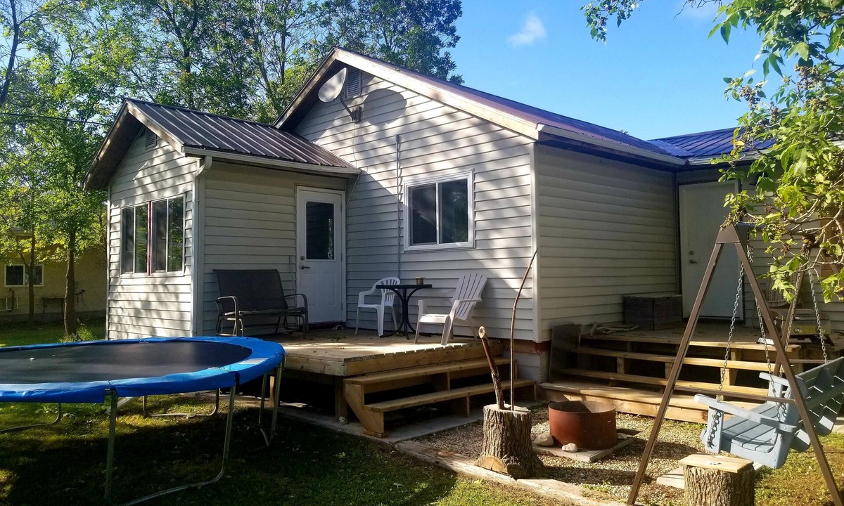 Manitoba House | Lake Shack | Cozy Year Round 2-BR | Gimli/Sandy Hook