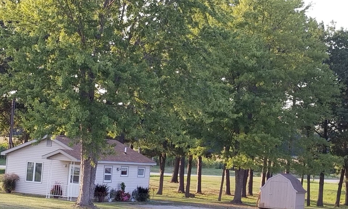 Lakewood House | LAKE SHELBYVILLE COTTAGE MINUTES FROM BOATING, HUNTING, AND FISHING, Sleeps 2