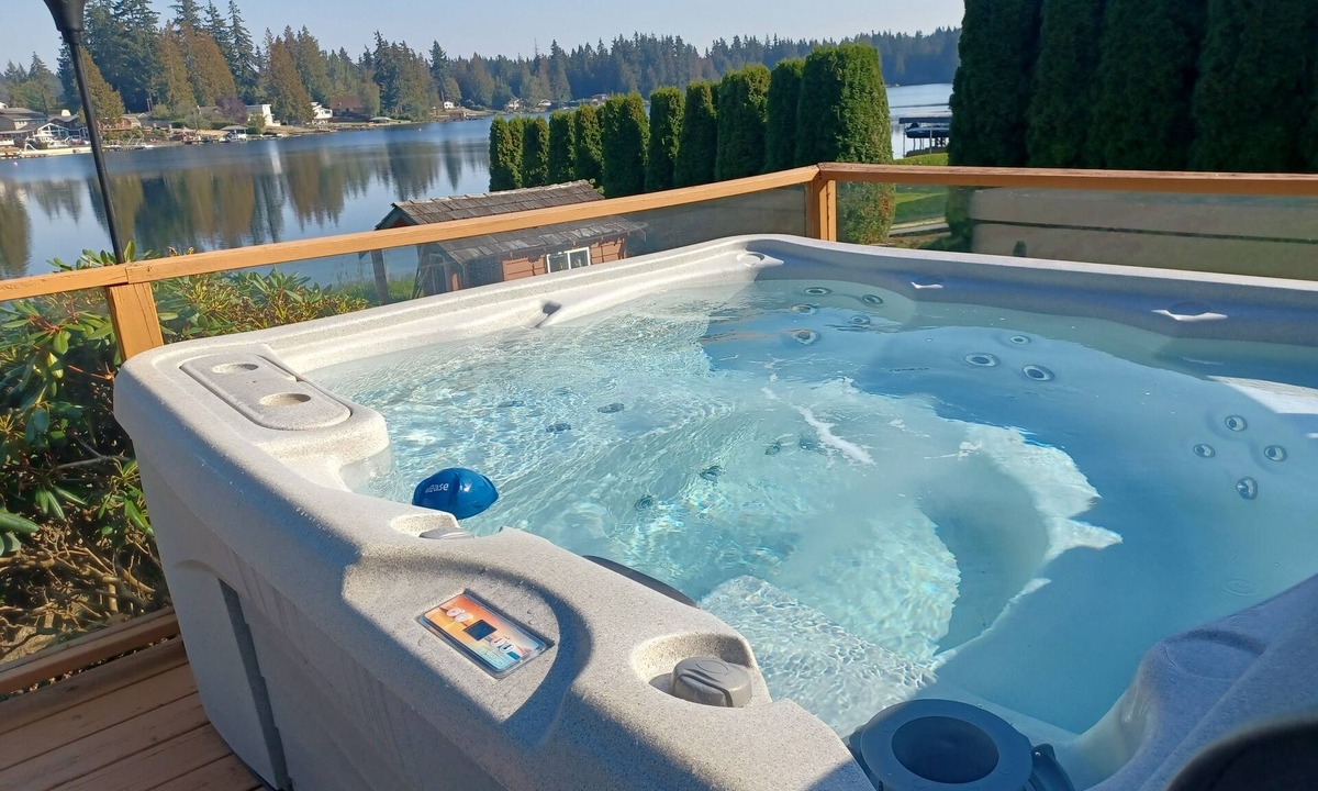 Lake Goodwin House | Lake Shoecraft Waterfront Log Home