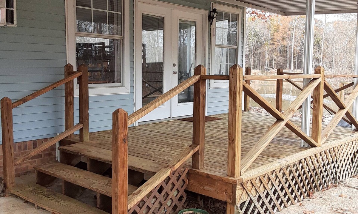 Sardis House | Lake side cabin with spacious den