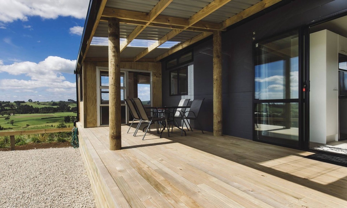 Tarurutangi Cabin | Lake Side Country Cabin