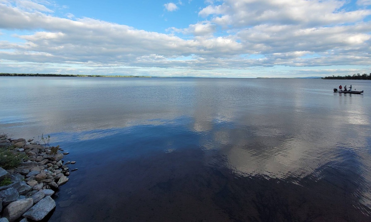 Plattsburgh House | Lake-side whole house