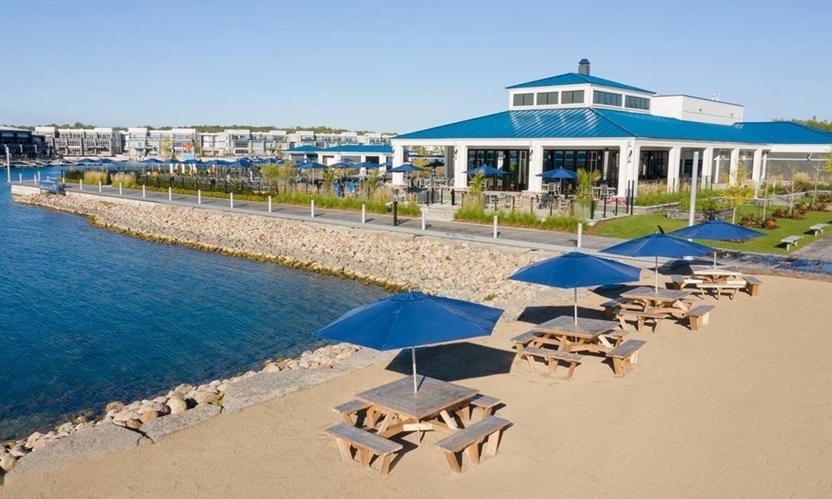 Innisfil Condo | Lake Simcoe Getaway
