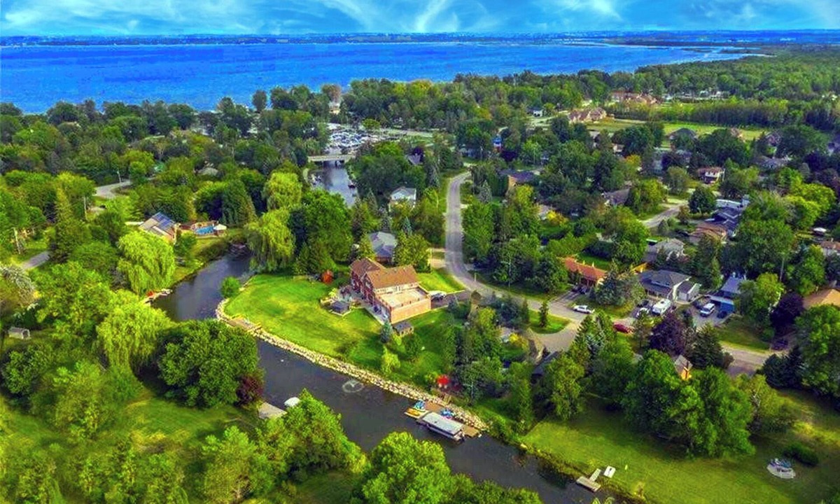 Gilford Villa | Lake Simcoe Waterfront Retreat | Expansive Private Grounds · Ideal for Groups