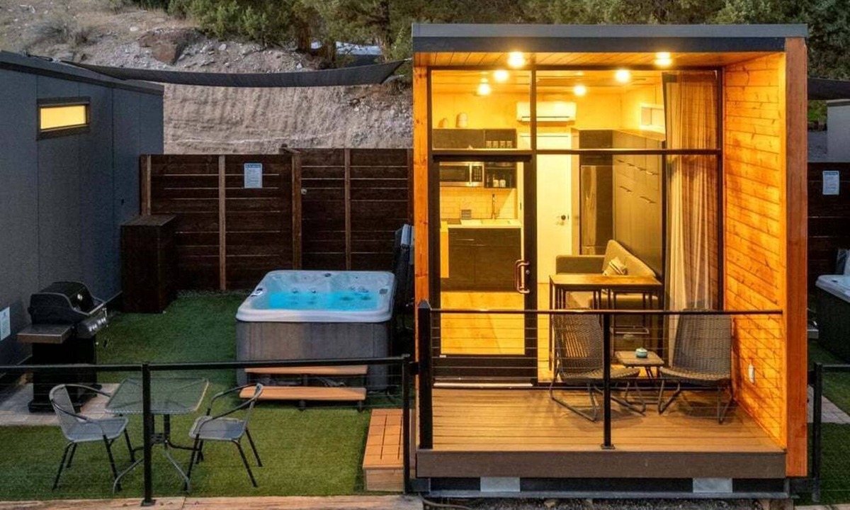 Madras House | Lake Simtustus Resort Crown Point Tiny Home #12 - Hot Tub