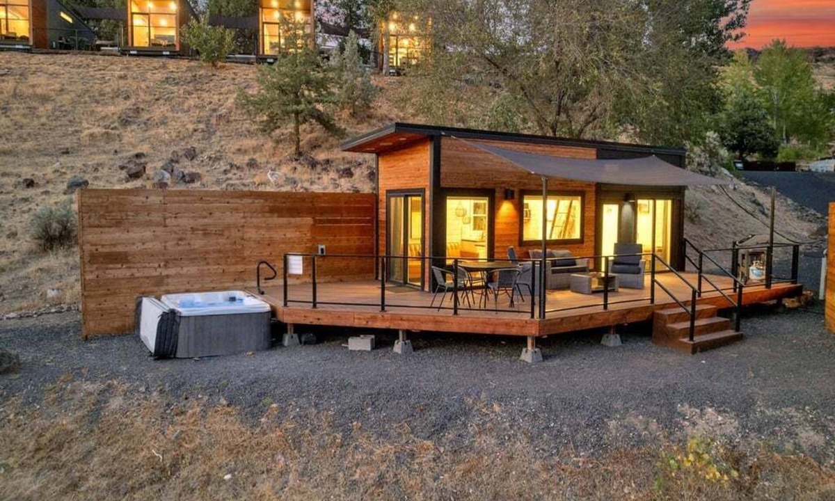 Madras House | Lake Simtustus Resort Juniper Hill Tiny Home #13 - Hot Tub