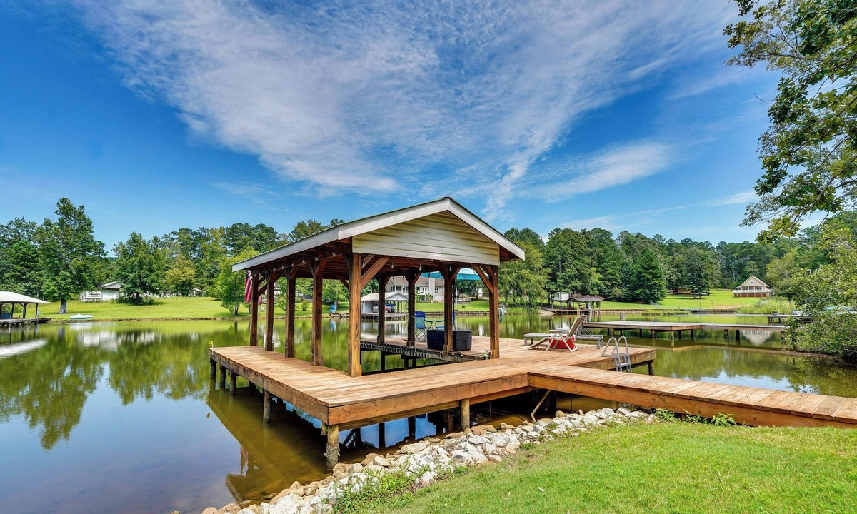 Milledgeville House | Lake Sinclair Escape: Screened Porch, Modern Style