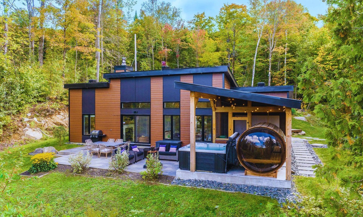 Chertsey Ski Chalet | Lake - Spa and Sauna | Le Van Gogh
