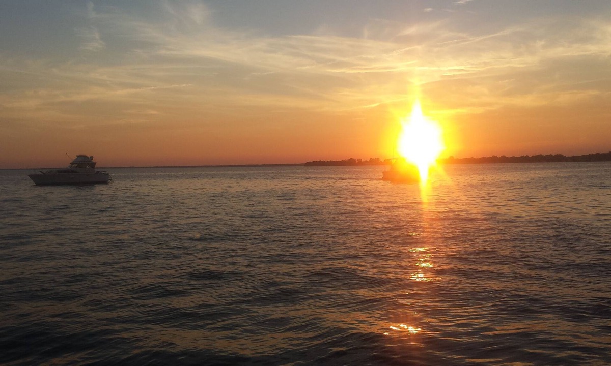 Anchorville House | Lake St.Clair Canal Home nw/Pontoon/Jet Ski'snPerfect for Families/Fishermen