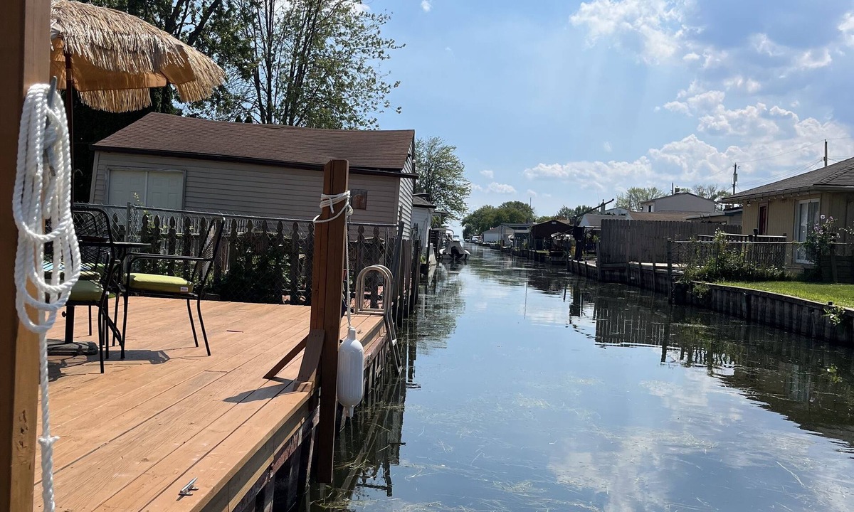 Harrison Township House | Lake St. Clair Lodge - Waterfront