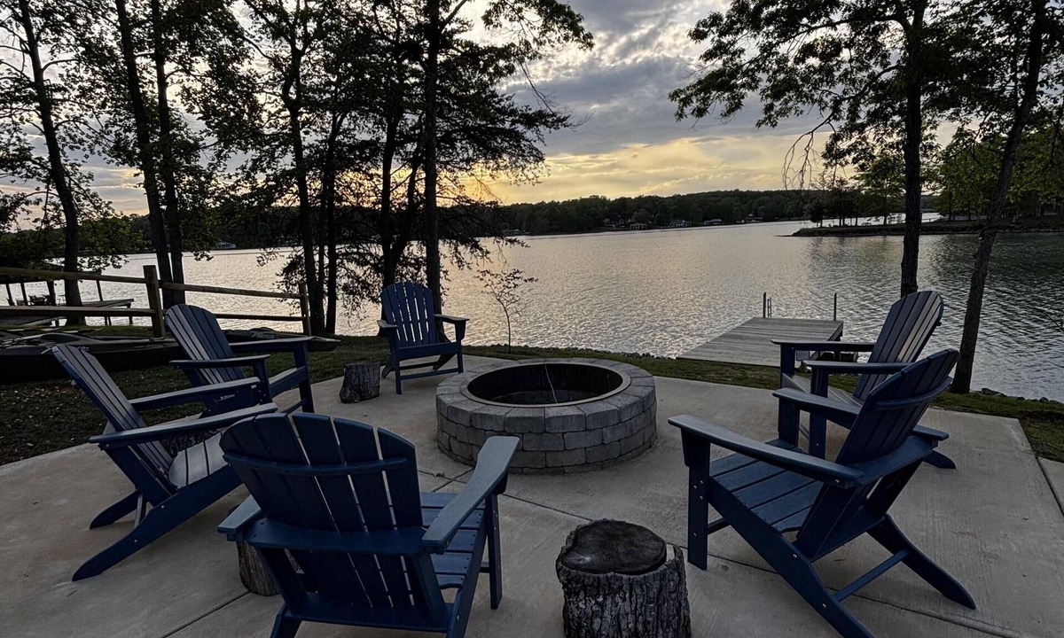 Huddleston House | Lake Starboard - Lakefront w/Private Dock & Fire Pit