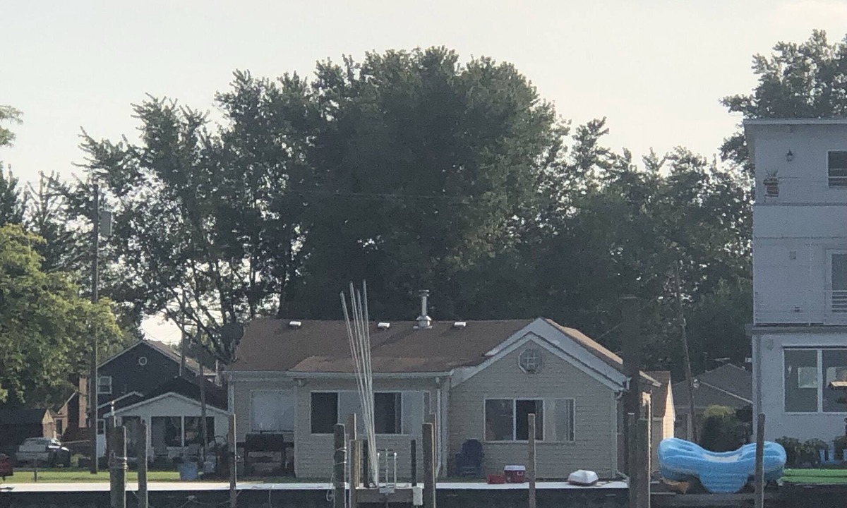 Harrison House | Lake StClair Belvedere bay hot tub 2 boat wells fishing paddle boards, kayak