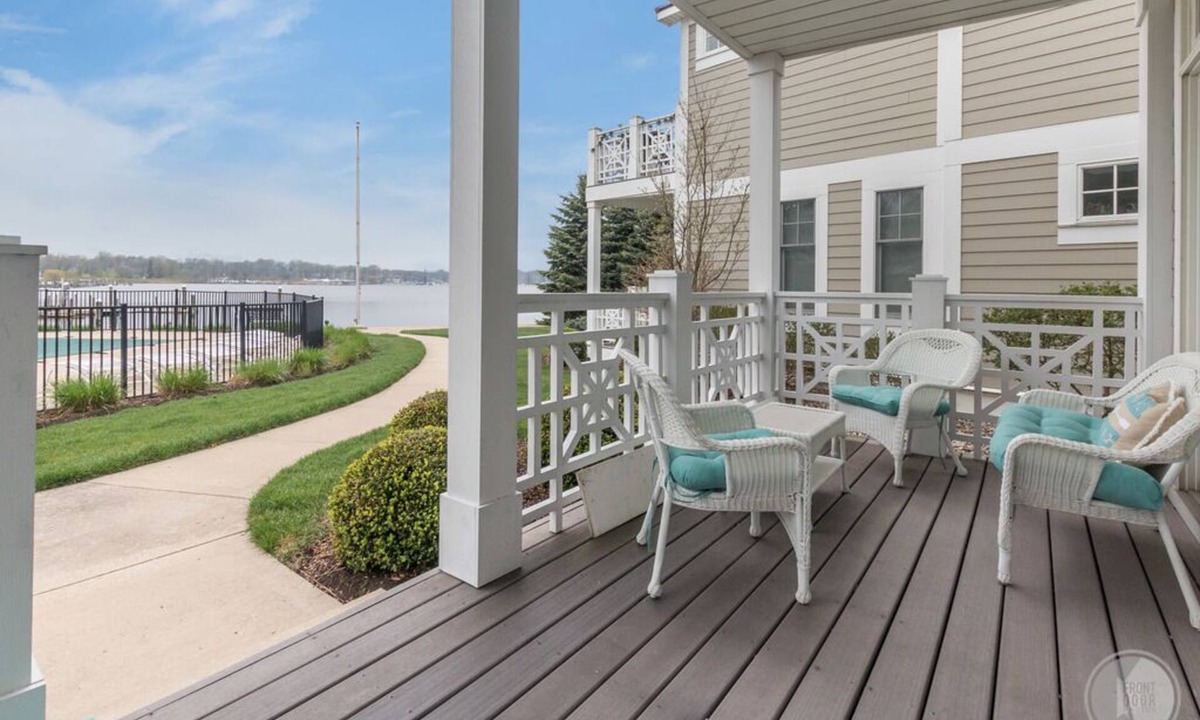 Saugatuck House | Lake Street Townhome #7