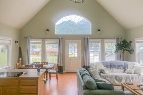 Maple Grove House | Lake Sutherland Surprise