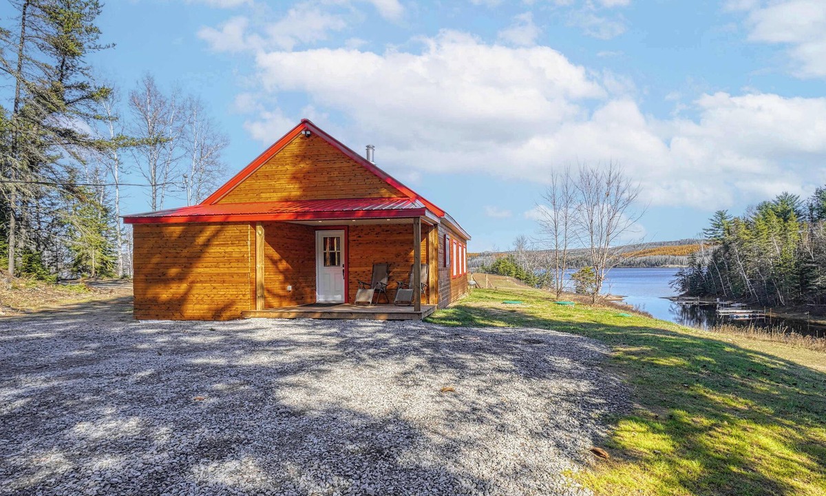 Saint-Michel-des-Saints Ski Chalet | Lake Taureau Shore | Le Grand Manitou