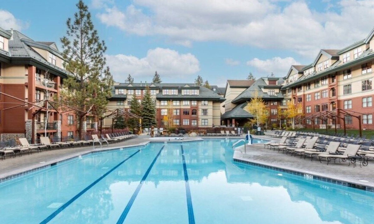 Elk Point Condo | Lake Tahoe | Cozy Alpine Stay | Ski Access & Hot Tub