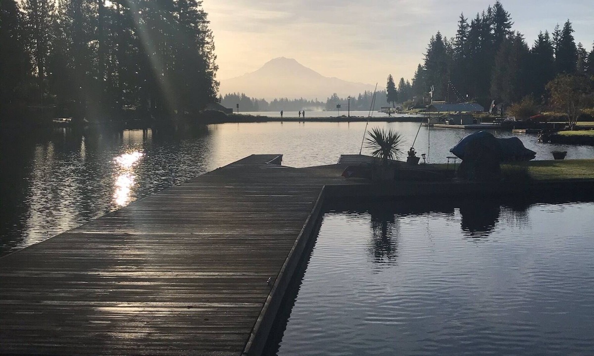 Bonney Lake House | Lake Tapps! LAKE FRONT Available for Booking