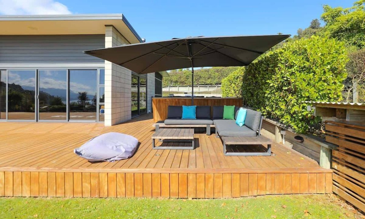 Lake Tarawera House | Lake Tarawera Gem Sum