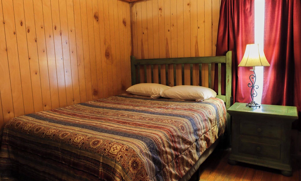 Mead Cabin | Lake Texoma Cedar Cabin - The Birds Nest