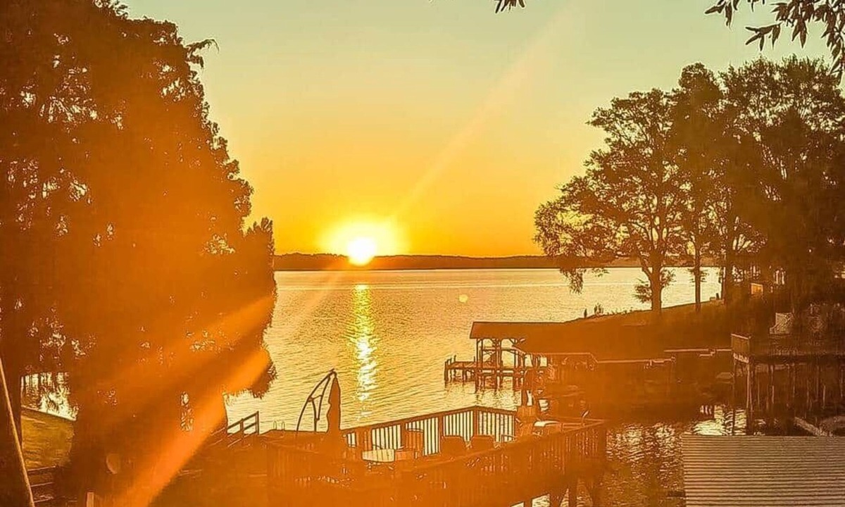 Norwood House | Lake Tillery with HOT TUB & long range view