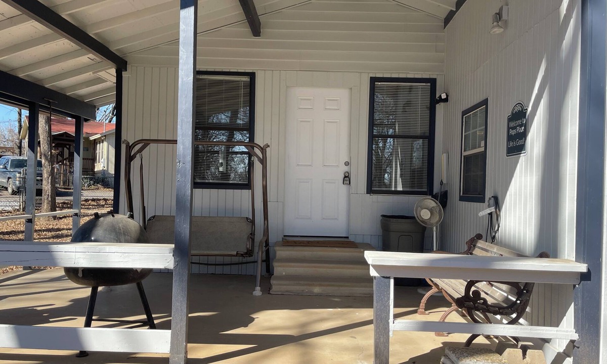 Pottsboro House | Lake time getaway blocks from Lake Texoma. Boat Launch 4 blocks -Pet Friendly
