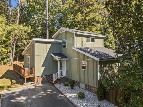 Olivia House | Lake Trace Retreat near Carolina Traverse Country Club