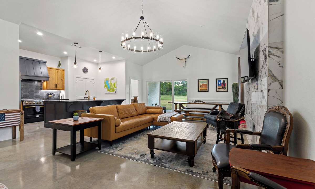 Denison House | Lake Trails - King Beds - Fast WiFi - Boat & RV Parking