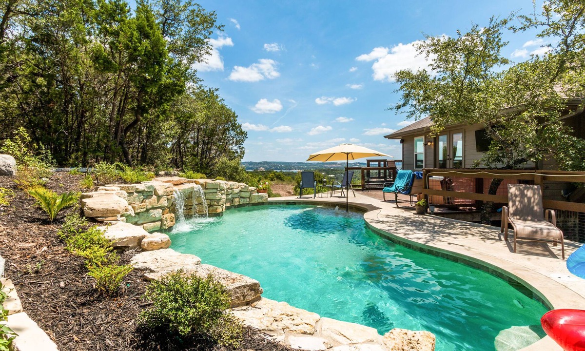 Travis Landing House | Lake Travis Acreage with Hilltop Views