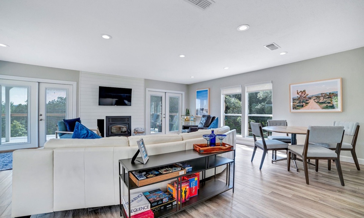 Hudson Bend House | Lake Travis fun in the sun