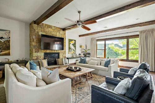 Spicewood Villa | Lake Travis Luxe Villa - 4BR - Pickleball - BBQ