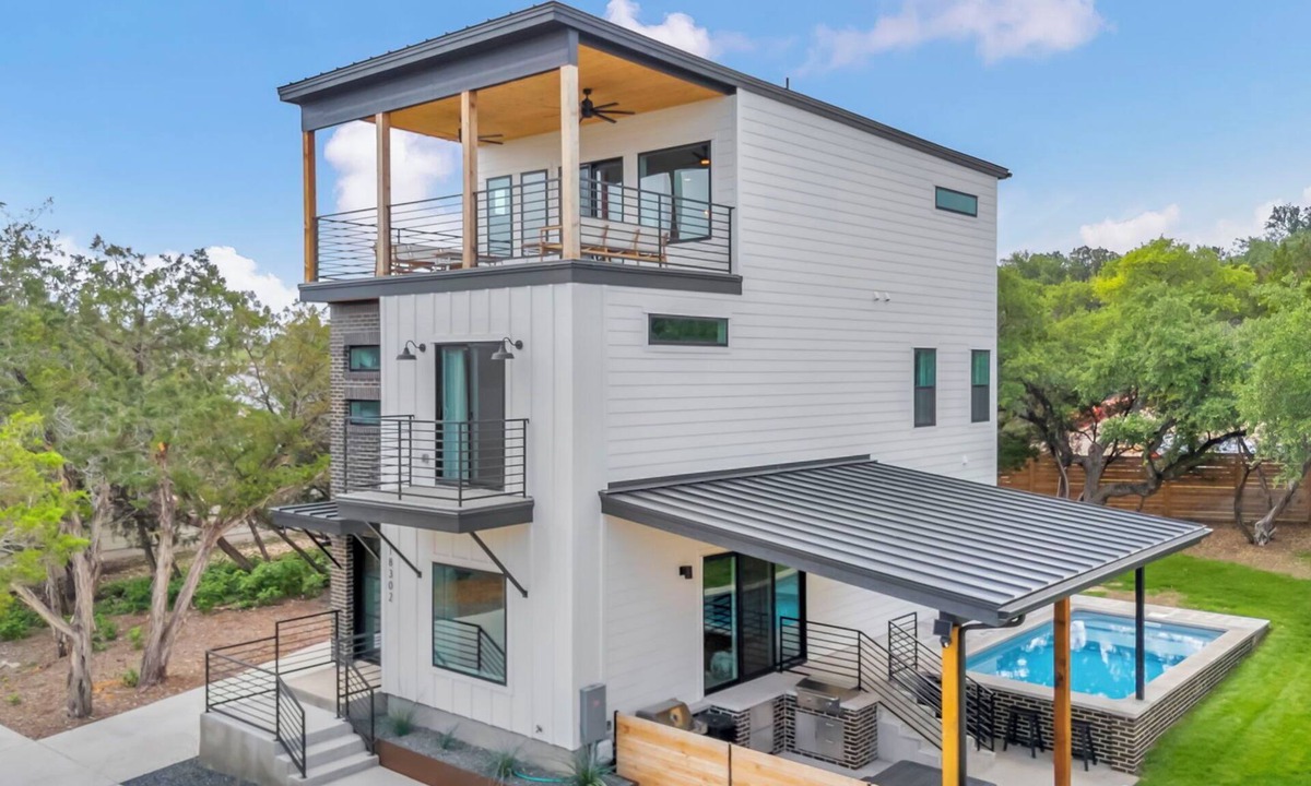 Point Venture House | Lake Travis Retreat w/Pool, Views & Outdoor Kitchen. Perfect for groups