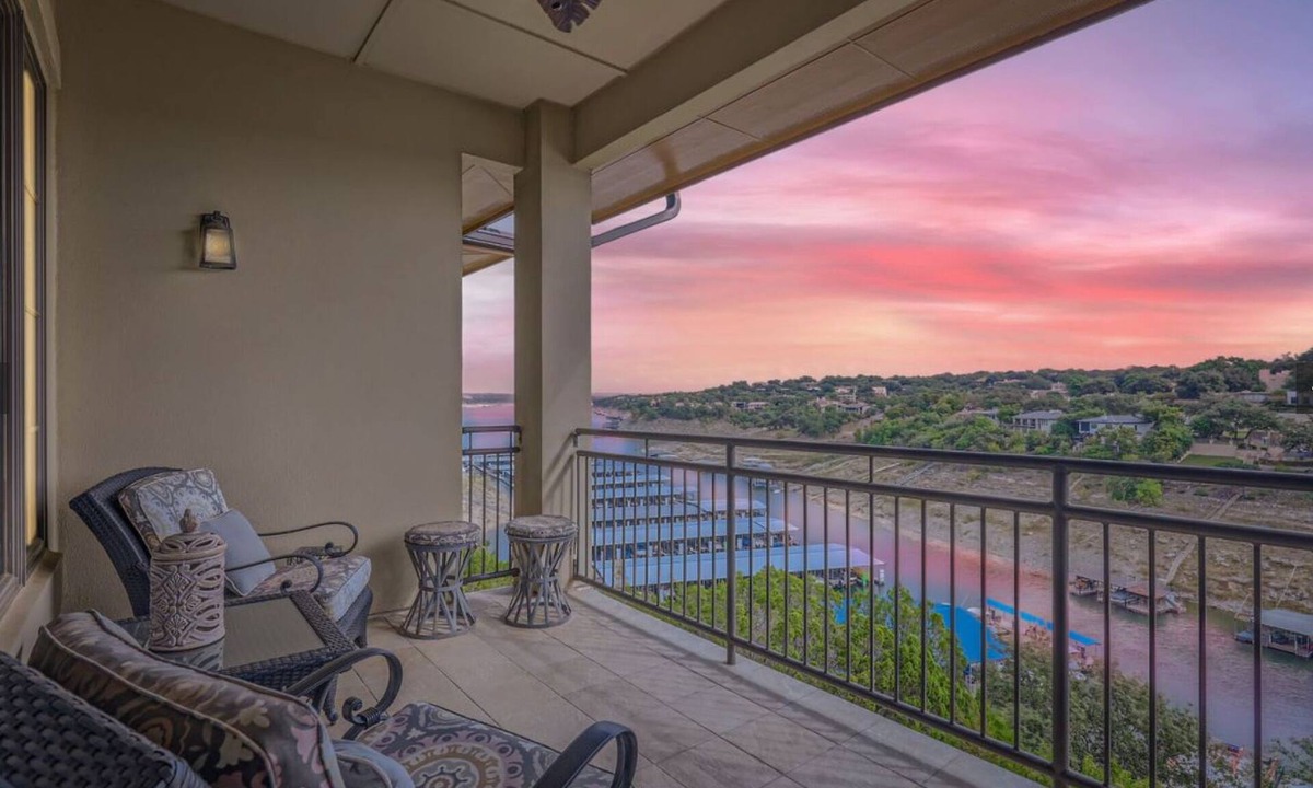 Lakeway Condo | 🌊 Lake Travis Views with Resort Pools | Lakeway Village Cove Escape 🌴