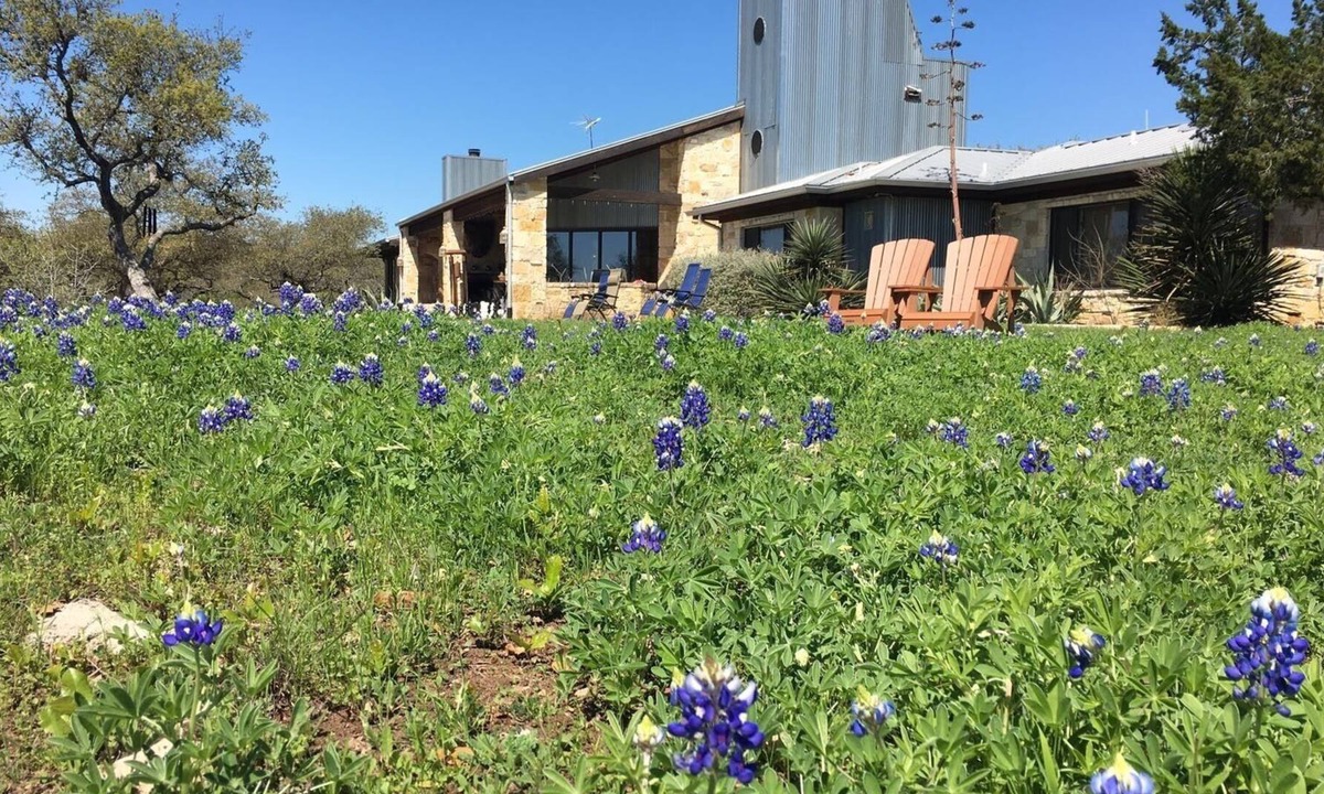 Oatmeal House | Lake Travis Waterfront, Pool, Pool Table, Shuffleboard, Ping Pong, Sleeps 25