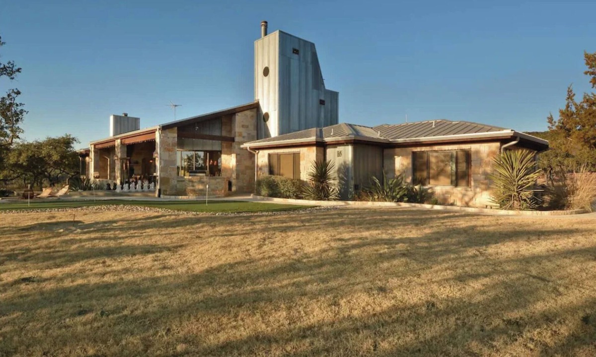 Oatmeal House | Lake Travis Waterfront, Pool, Pool Table, Shuffleboard, Floating Boat Dock