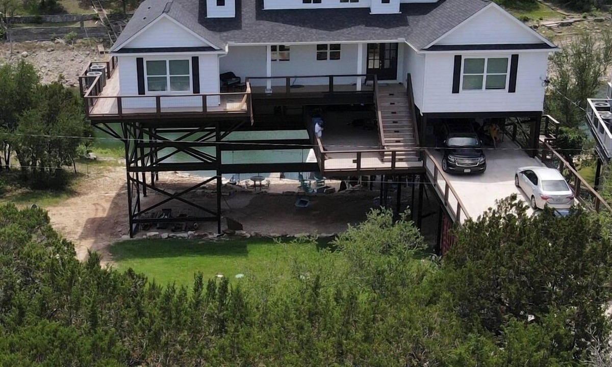 Buffalo Gap House | Lake Travis Waterfront - Private Dock - Designer 5 Bedroom 5.5 Bath