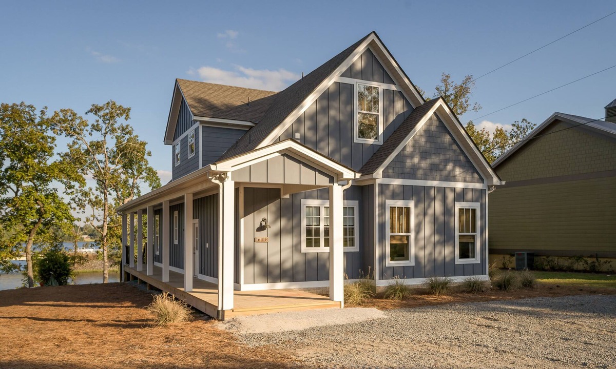 Northport Cottage | Lake Tuscaloosa Getaway! Perfect for Football Weekends!