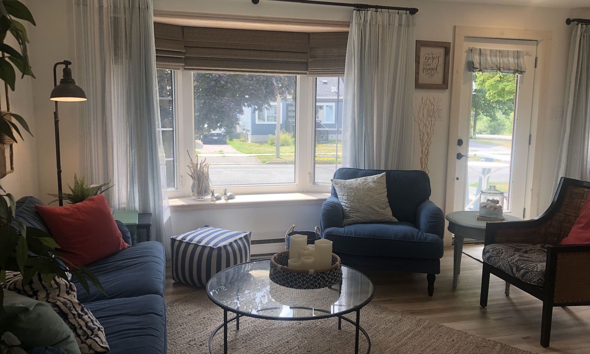 Peterborough House | Lake Vibe - 3+ Bdrm House on Ashburnham Point