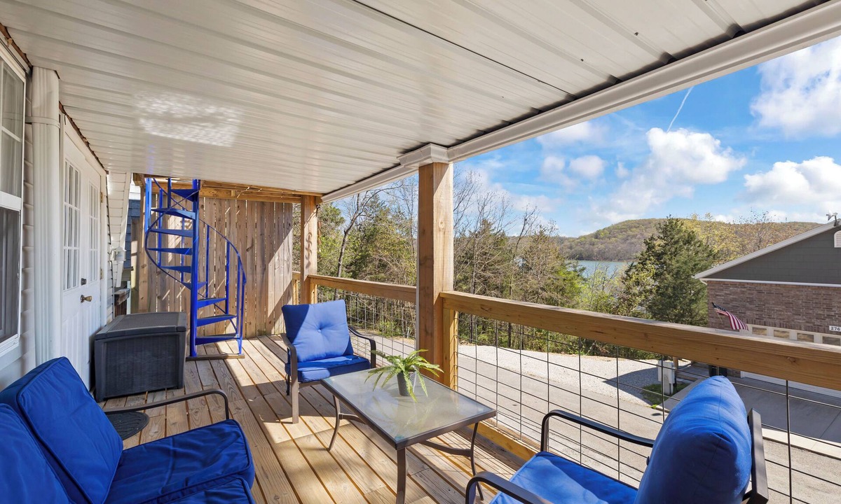 Lampe Ski Chalet | Lake View Access, 3 Decks, King Bed, Fire Pit, Dogwood Canyon