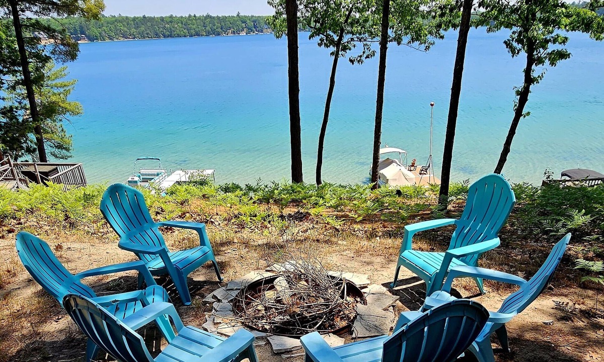Kalkaska House | Lake View & Access/Hot Tub/5000 Arcade Games/Pool Table/Pontoon for Rent