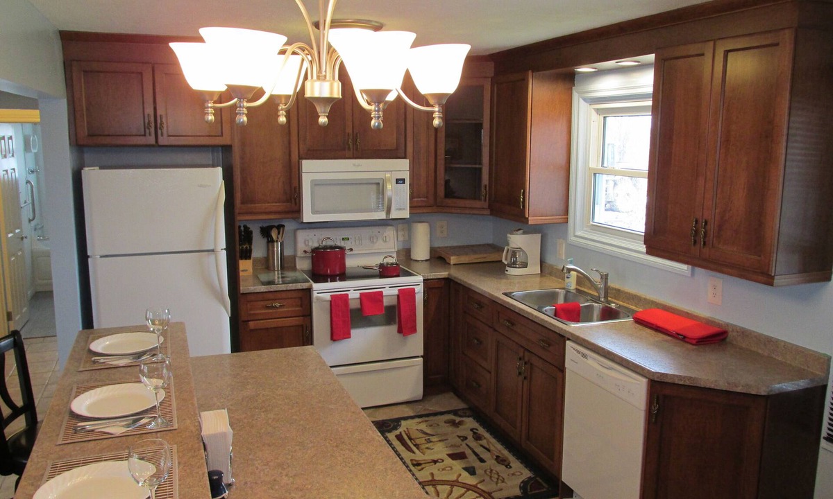 Ruthven Apartment | Lake-View Apartment Near Point Pelee National Park