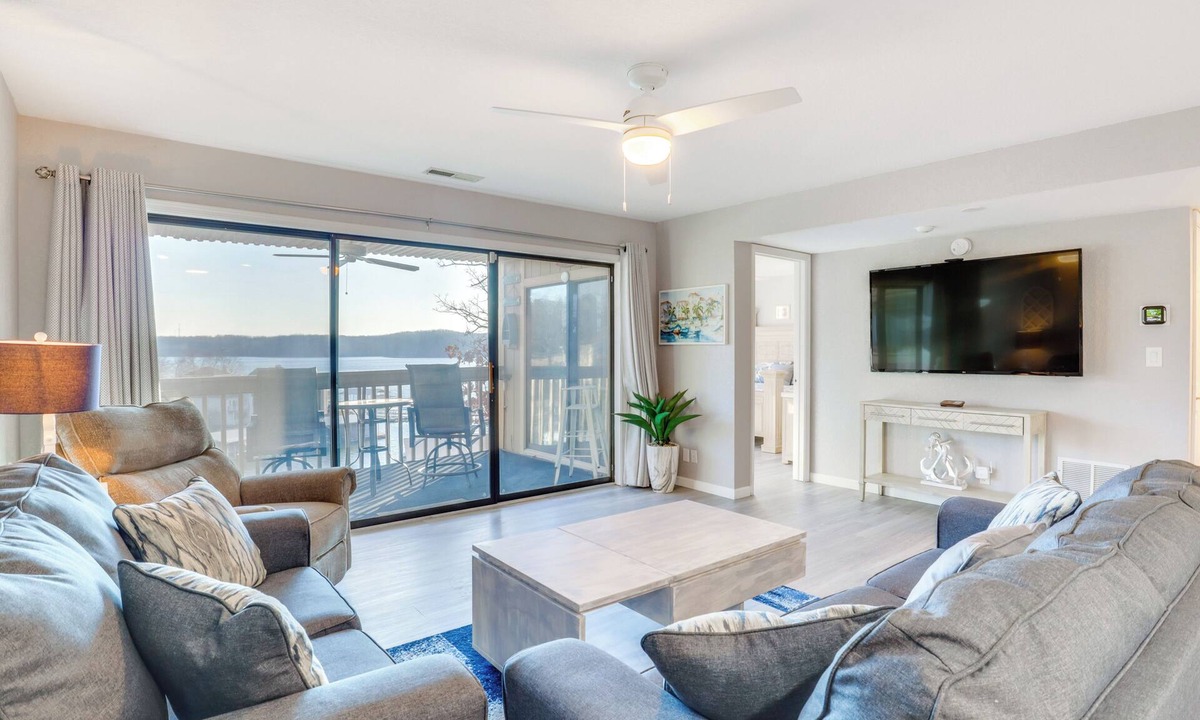 Lake of the Ozarks Apartment | Lake View & Boat Slip: Osage Beach Retreat!