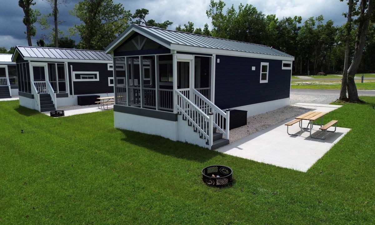 Westgate Cabin | Lake View Cabin, 2 Bedrooms, 13 miles from Jacksonville!